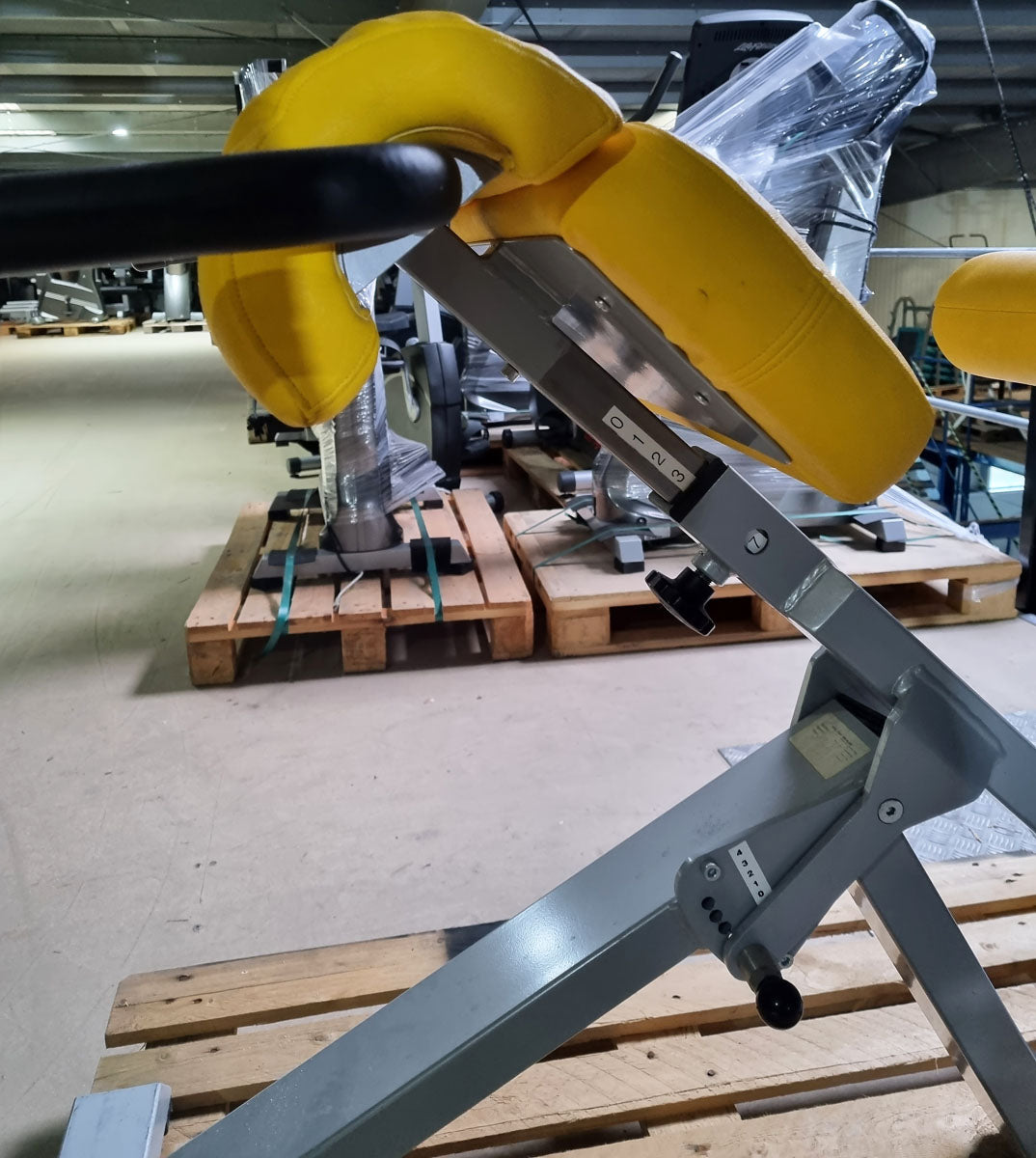SVG Hyperextension 45° - Rückenstreckerbank, verstellbar, Rahmenfarbe Silber, Polsterfarbe Gelb, gebraucht - überholter Zustand