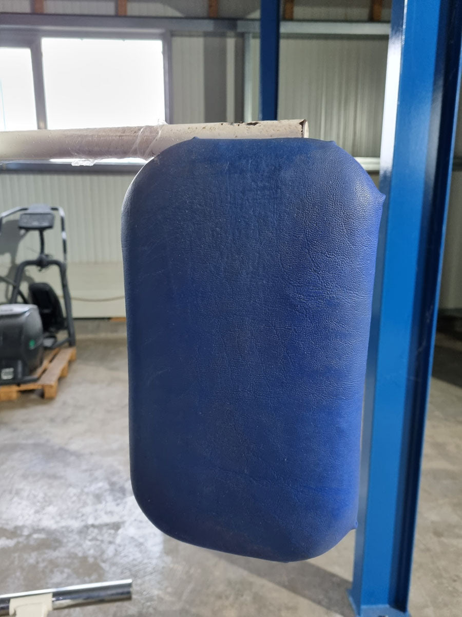 Gym80 Butterfly, old school bodybuilding strength machine, frame white, used with signs of wear