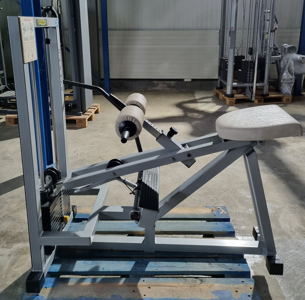Technogym Seated Calf Sitting Calf Machine, Sitting Calf, Silverline, Oldschool, Frame color silver, used with signs of wear
