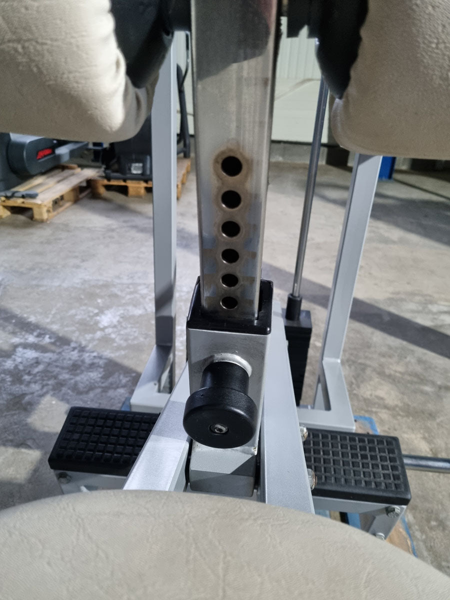 Technogym Seated Calf Sitting Calf Machine, Sitting Calf, Silverline, Oldschool, Frame color silver, used with signs of wear