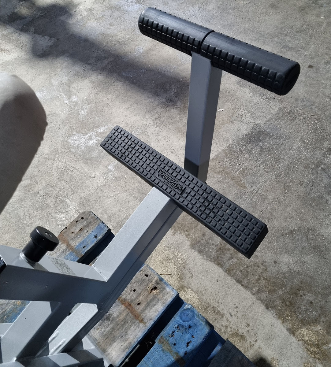 Technogym Lat Pulldown, Pulldown, Vertical Traction, Silverline, frame color silver, upholstery color beige, used