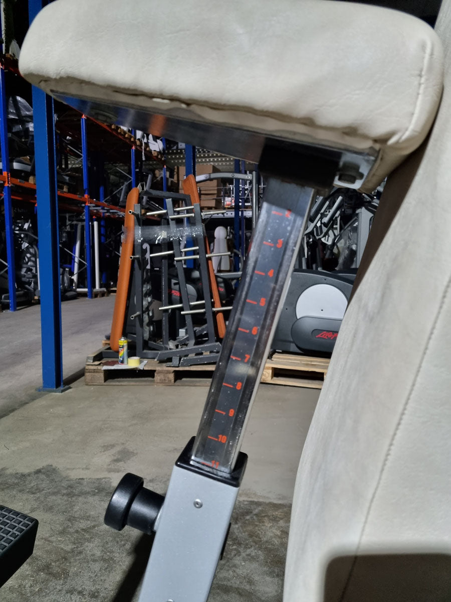 Technogym Butterfly, Pectoral Fly, Silverline, frame color silver, upholstery color beige, used - tested condition