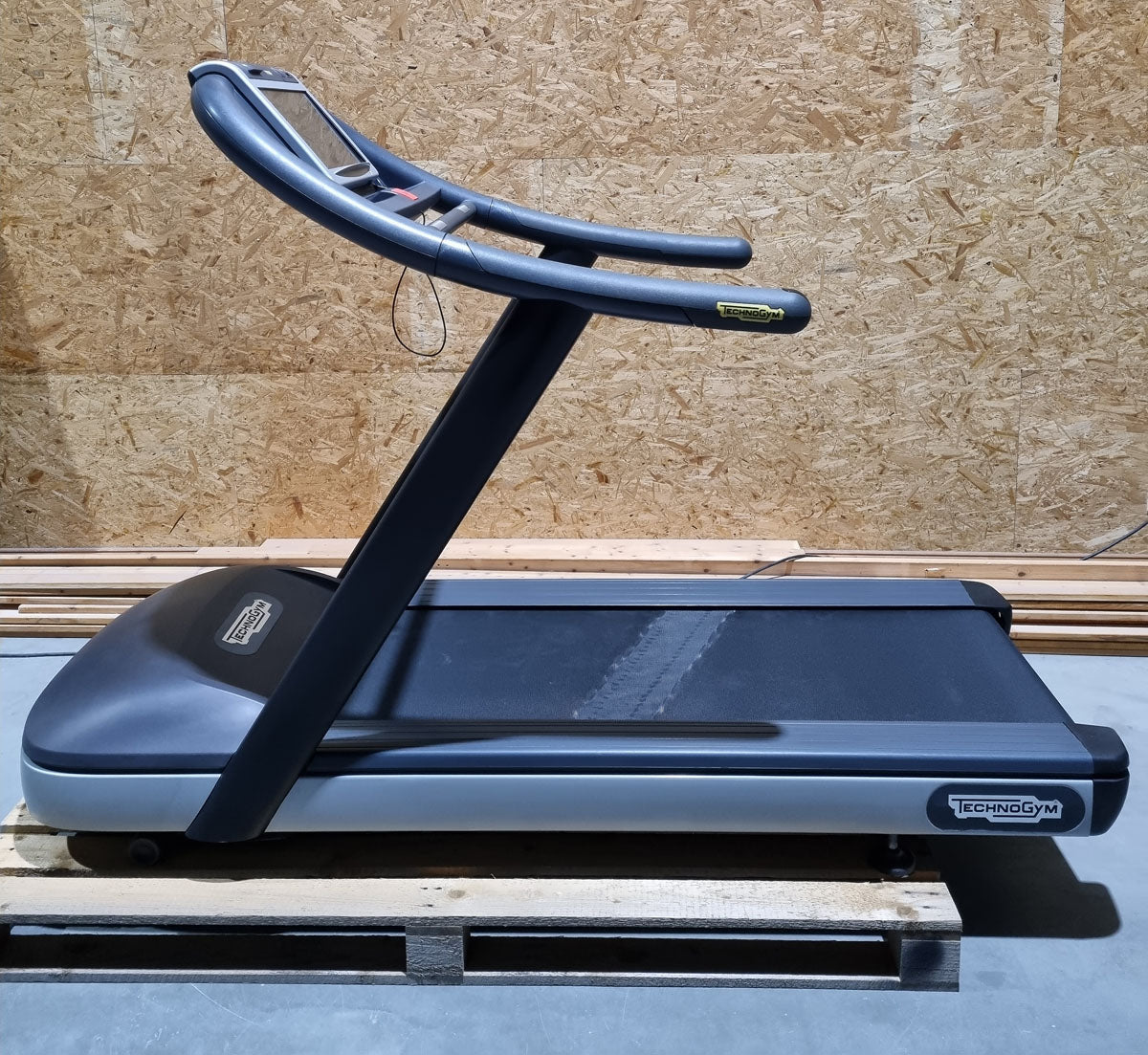 TechnoGym treadmill Excite Line Jog Now 700, Visioweb Touch Display, used - refurbished condition