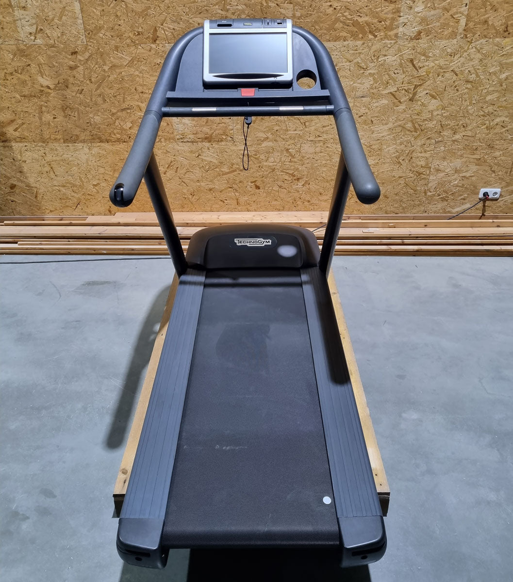 TechnoGym treadmill Excite Line Jog Now 700, Visioweb Touch Display, used - refurbished condition