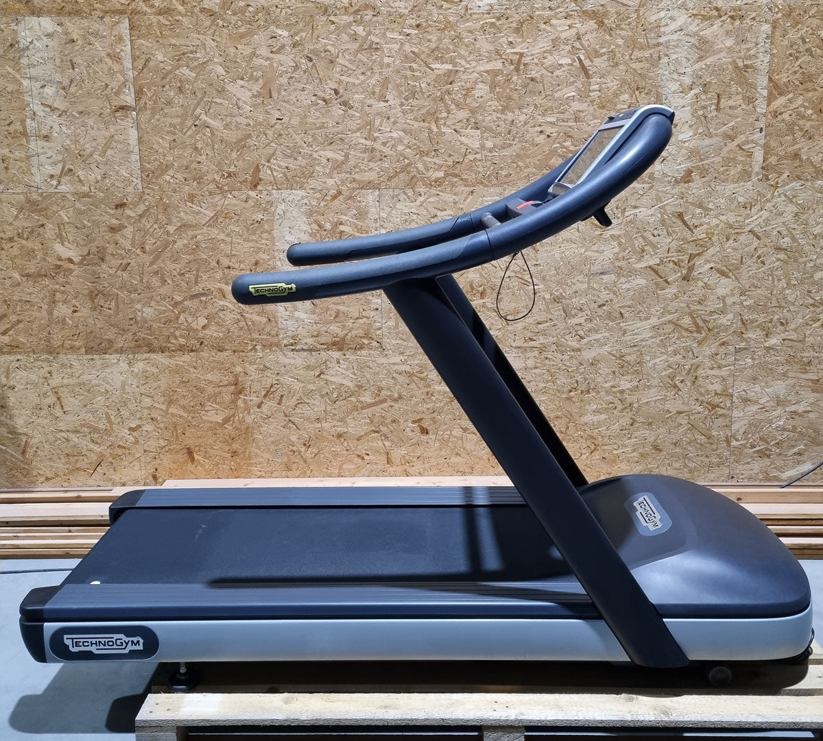 TechnoGym treadmill Excite Line Jog Now 700, Visioweb Touch Display, used - refurbished condition