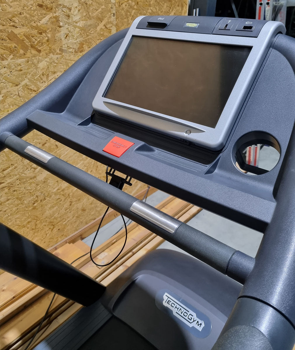 TechnoGym treadmill Excite Line Jog Now 700, Visioweb Touch Display, used - refurbished condition