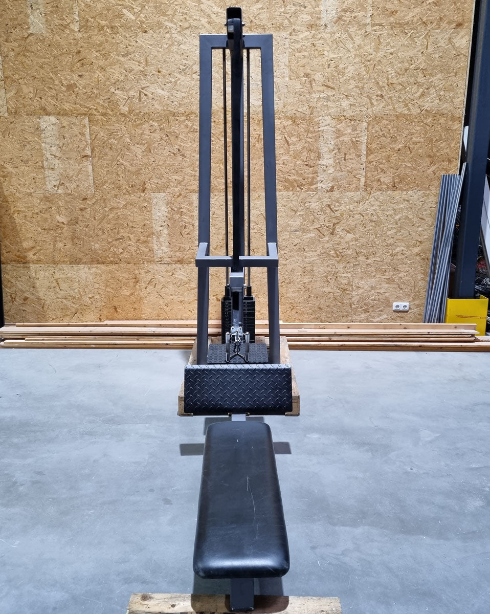 Gym80 Ruderzug Turm, Rudern, Row, Ruderstation ähnlich Sygnum 4016, Rahmenfarbe Silber, Polsterfarbe Schwarz, gebraucht - überholter Zustand
