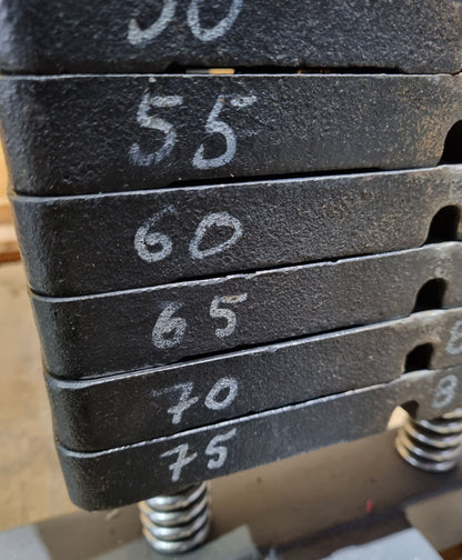 Gym80 Ruderzug Turm, Rudern, Row, Ruderstation ähnlich Sygnum 4016, Rahmenfarbe Silber, Polsterfarbe Schwarz, gebraucht - überholter Zustand