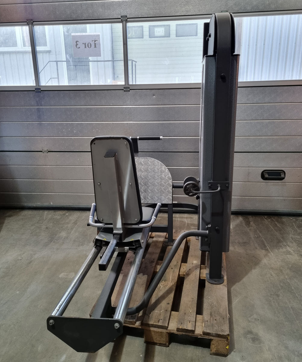 Precor Beinpresse Seated Legpress, Kompaktes Design, Rahmenfarbe Schwarz, Polsterfarbe Schwarz, gebrauchter - überholter Zustand