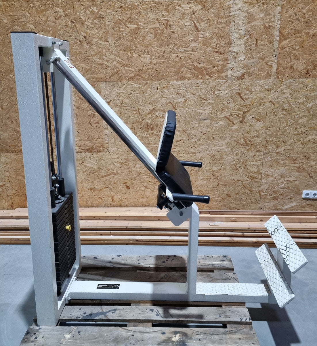 L+K Calf Raiser, Classic Line, calf press, calf machine, frame color white, used with signs of wear, tested condition