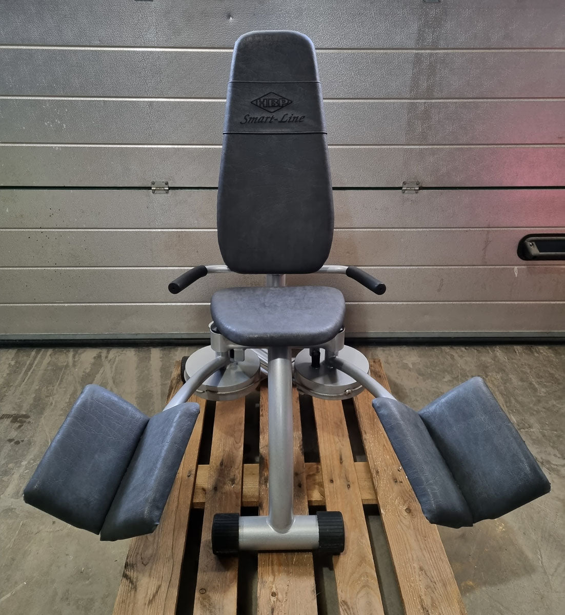 HBP 8er Fitness-Zirkel, Smart-Line, 8 Hydraulik Kraftgeräte, Lackierung Silber, gebraucht - überholter Zustand