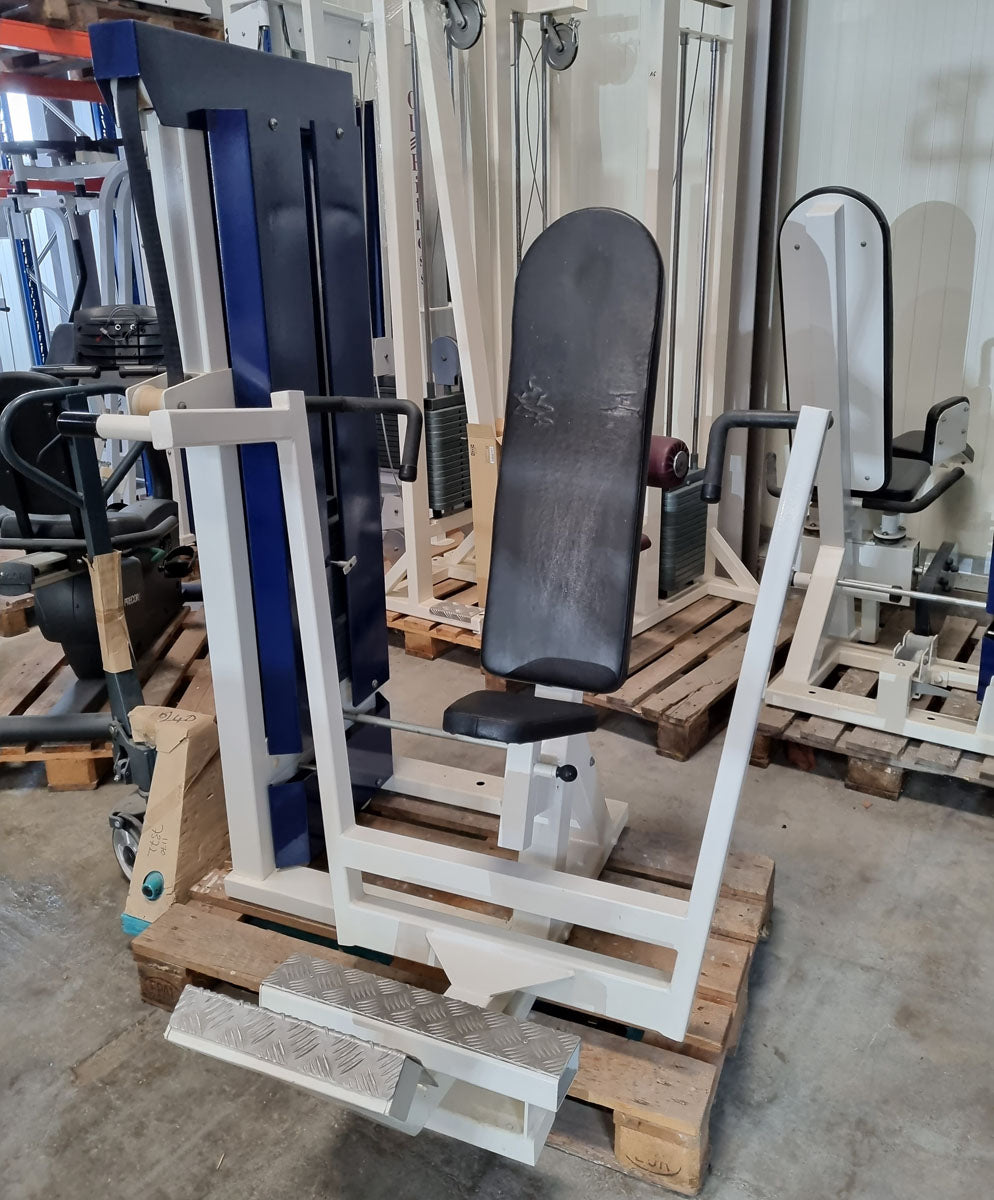 Competition Line equipment park, 17 strength machines, old school, used with signs of wear