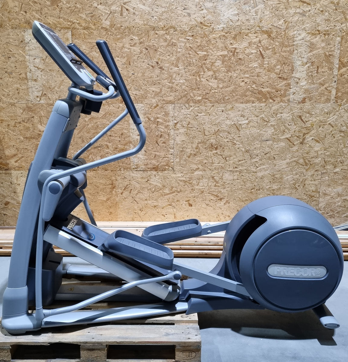 Precor Crosstrainer, EFX 576i mit CrossRamp - Steigung verstellbar, Ellipsentrainer - gebraucht - überholter Zustand - neues Display