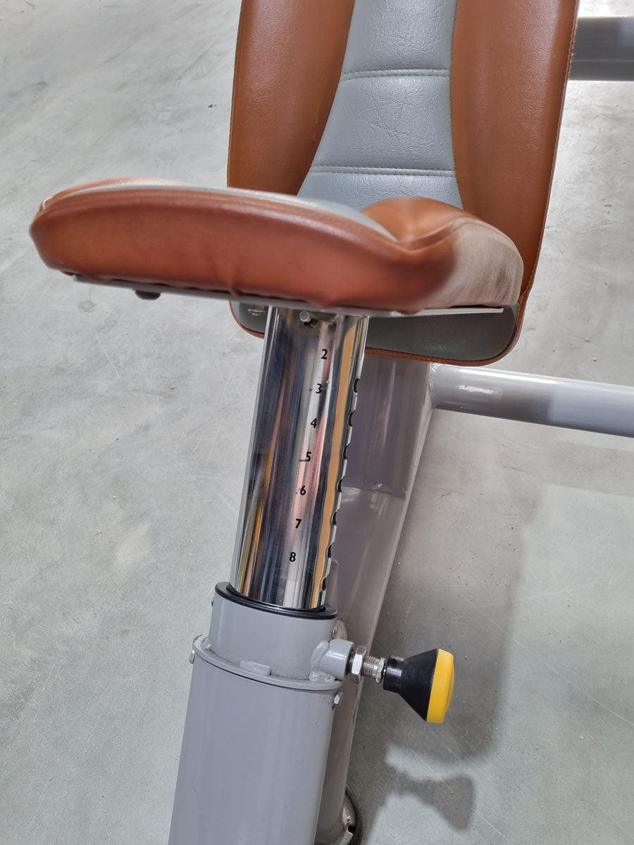 SportsArt Pullover S923 A923 covers, covering machine, frame color silver, upholstery color orange, used - overhauled condition