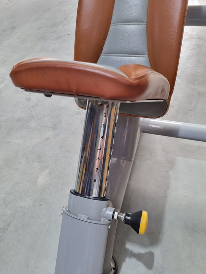 SportsArt Pullover S923 A923 covers, covering machine, frame color silver, upholstery color orange, used - overhauled condition