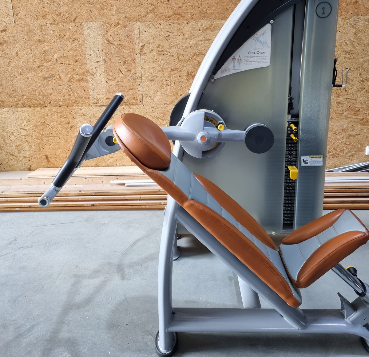 SportsArt Pullover S923 A923 covers, covering machine, frame color silver, upholstery color orange, used - overhauled condition