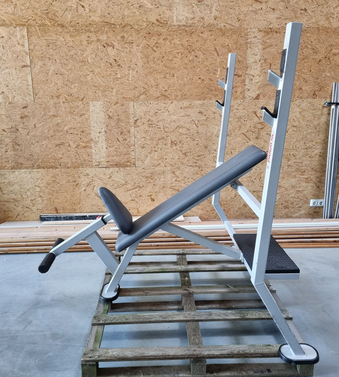 Panatta Schrägdrückerbank, Olympic Incline Bench, Hantelbank Schrägbankdrücken, Rahmenfarbe Silber, gebraucht mit Gebrauchsspuren