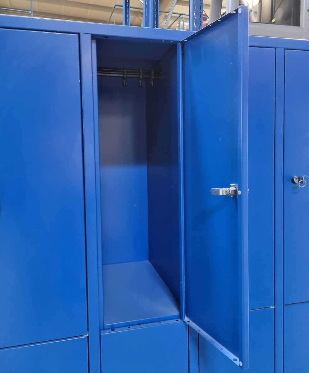 Spind-Schließfachschrank von C+P - Made in Germany - Korpus Blau, Türen Blau, gebraucht
