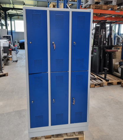 Spind-Schließfachschrank von C+P - Made in Germany - Korpus Silber-Grau, Türen Blau, gebraucht