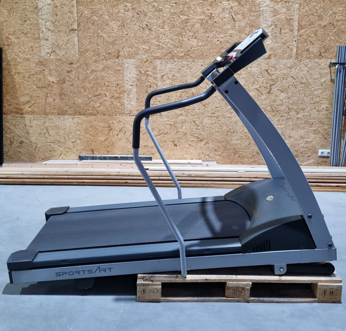 SportsArt Laufband 6300 HR mit Not-Aus Knopf und Handlauf, gebraucht - überholter Zustand