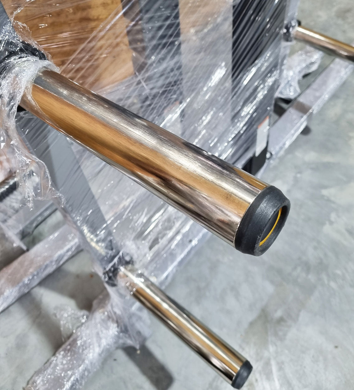 Matrix Magnum Half Rack MG-A690 mit J-Hooks und Klimmzugstange, Rahmenfarbe Silber und Schwarz, gebraucht - geprüfter Zustand
