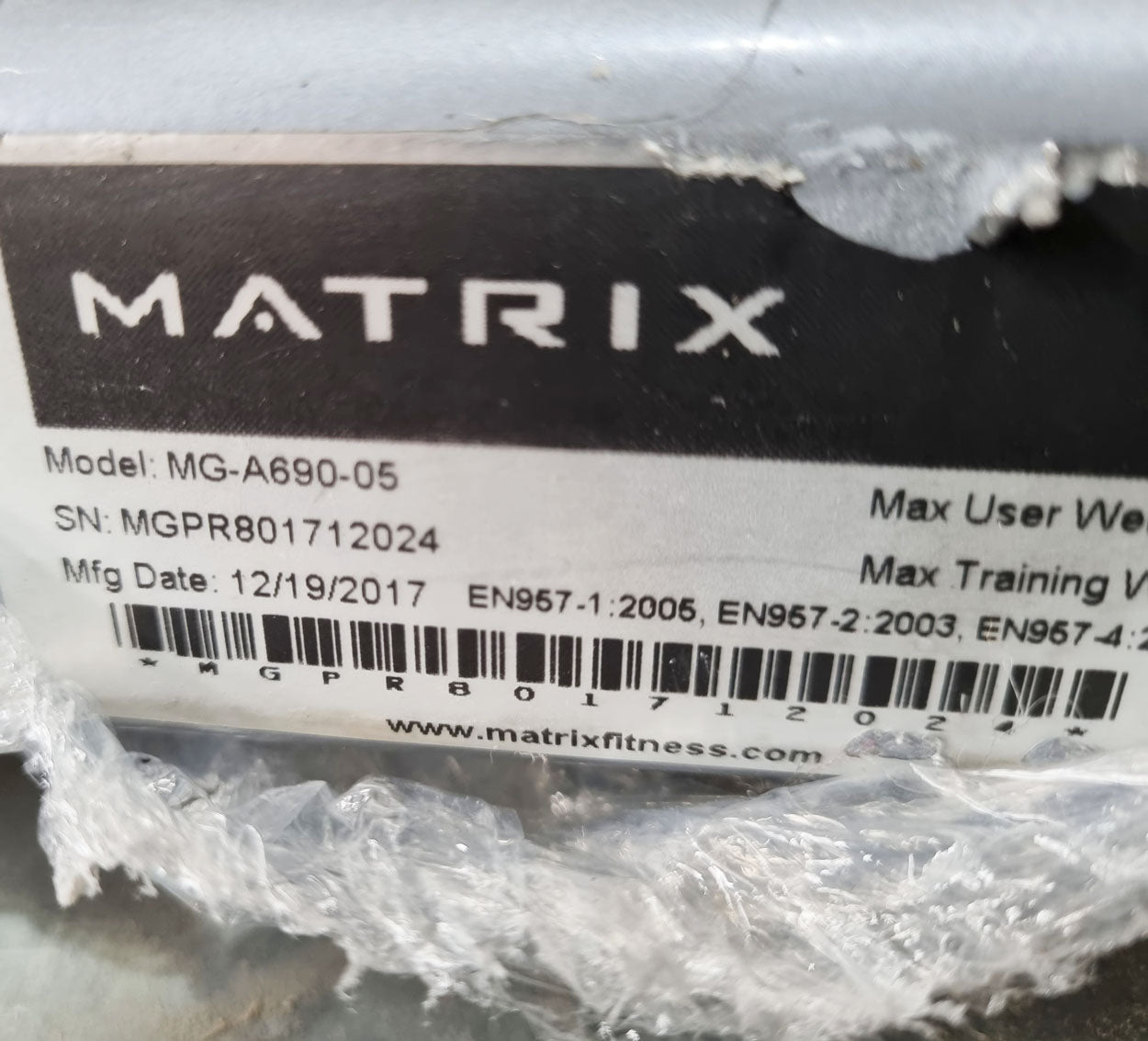Matrix Magnum Half Rack MG-A690 mit J-Hooks und Klimmzugstange, Rahmenfarbe Silber und Schwarz, gebraucht - geprüfter Zustand