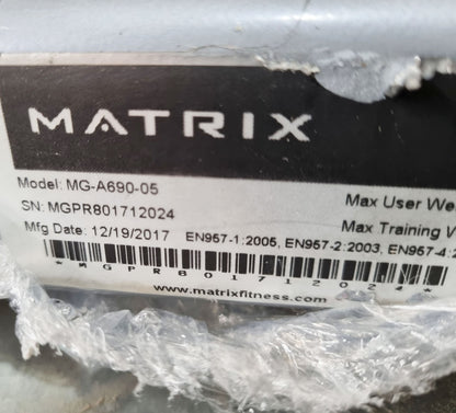 Matrix Magnum Half Rack MG-A690 mit J-Hooks und Klimmzugstange, Rahmenfarbe Silber und Schwarz, gebraucht - geprüfter Zustand