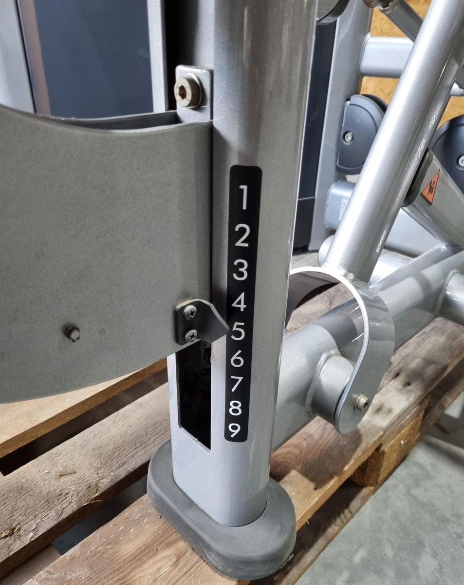 Life Fitness Rudern mit Bruststütze, Row - Rear Deltoid, Signature Series, 145kg Gewichtsblock, Rahmenfarbe Silber, gebraucht - überholter Zustand