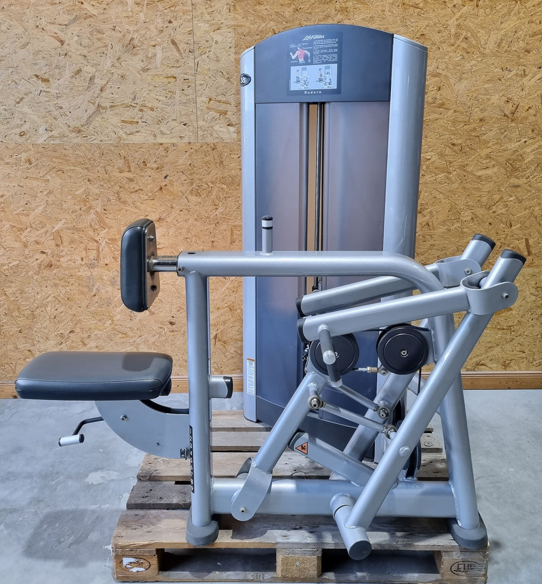 Life Fitness Rudern mit Bruststütze, Row - Rear Deltoid, Signature Series, 145kg Gewichtsblock, Rahmenfarbe Silber, gebraucht - überholter Zustand