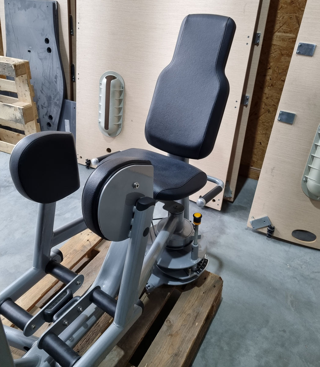 Life Fitness Abductor Machine, Hip Abduction, Insignia Series, Frame Color Anthracite, Upholstery Black, Used - Refurbished Condition