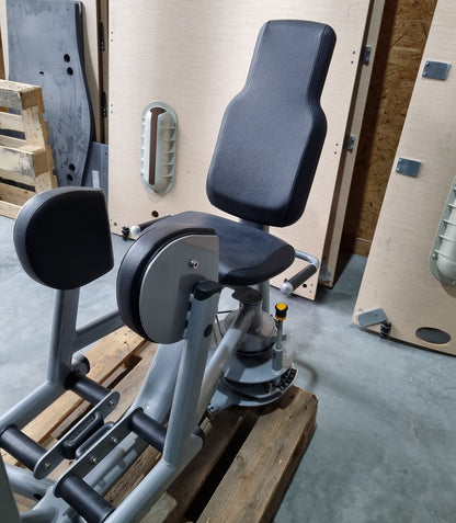 Life Fitness Abductor Machine, Hip Abduction, Insignia Series, Frame Color Anthracite, Upholstery Black, Used - Refurbished Condition