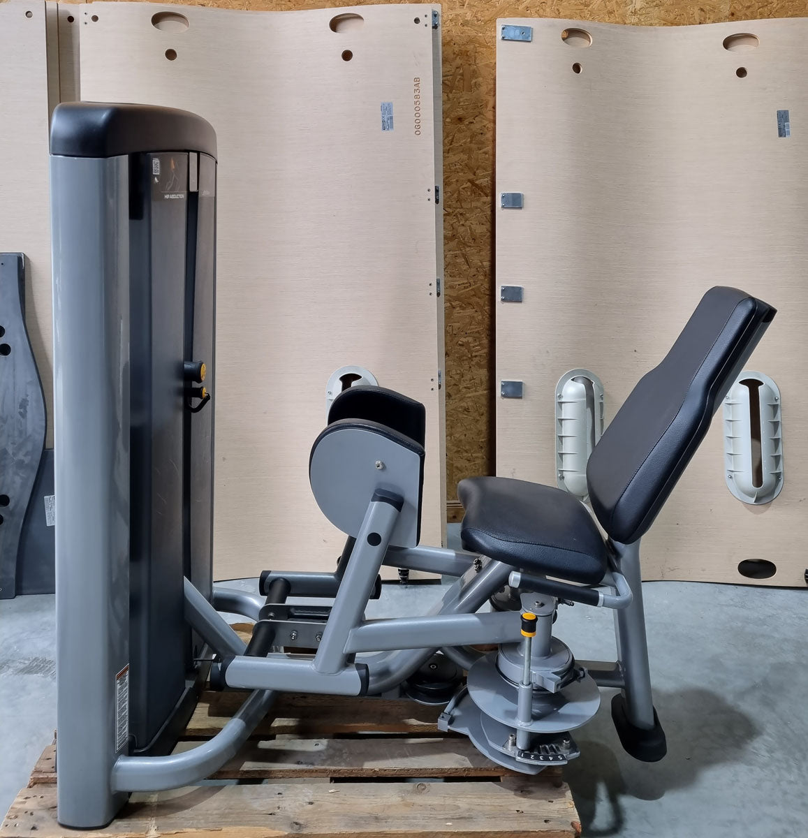 Life Fitness Abductor Machine, Hip Abduction, Insignia Series, Frame Color Anthracite, Upholstery Black, Used - Refurbished Condition