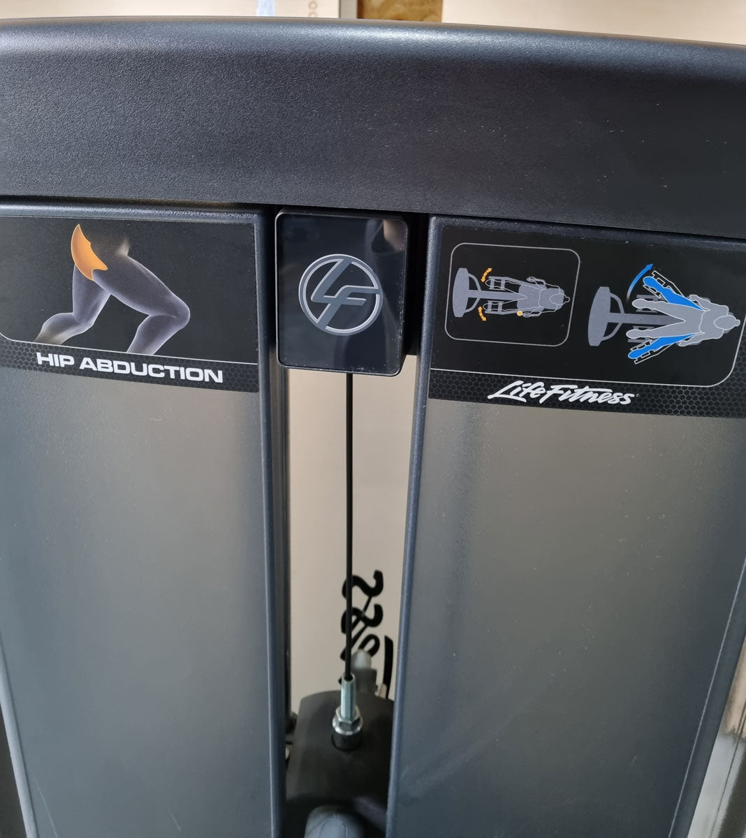 Life Fitness Abductor Machine, Hip Abduction, Insignia Series, Frame Color Anthracite, Upholstery Black, Used - Refurbished Condition