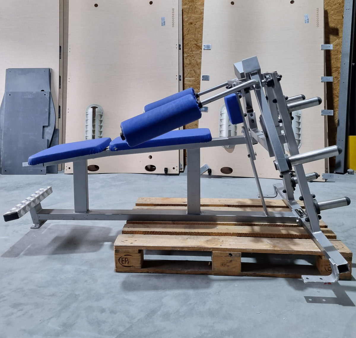 L+K Butterfly lying, Pec Fly lying, Plate loaded, Oldschool bodybuilding strength equipment, frame color silver, used - tested condition
