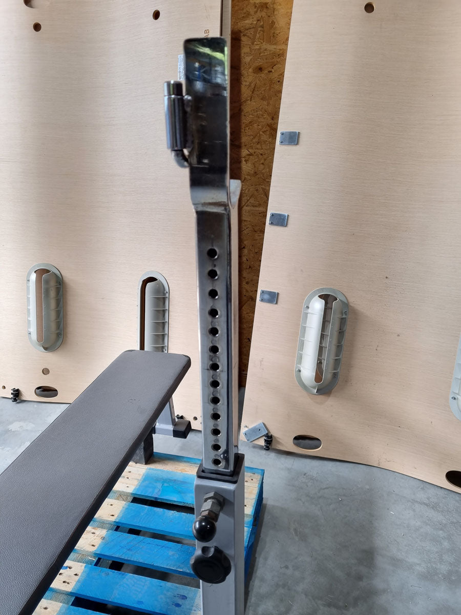Panatta Flachdrückerbank mit Ablagen für Bankdrücken, Benchpress, Rahmenfarbe Silber/Grau, gebraucht mit Gebrauchsspuren