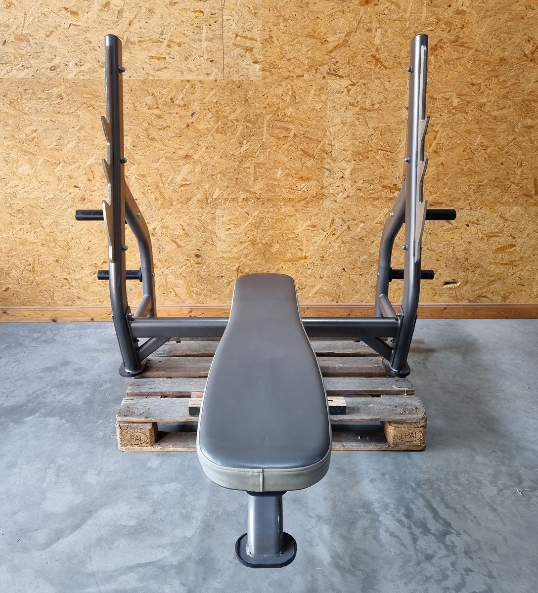 Olympia Flachdrückerbank, Olympic Flat Bench, Bankdrückbank Flach mit Ablagen, stabil, Rahmebfarbe Anthrazit, gebraucht - überholter Zustand