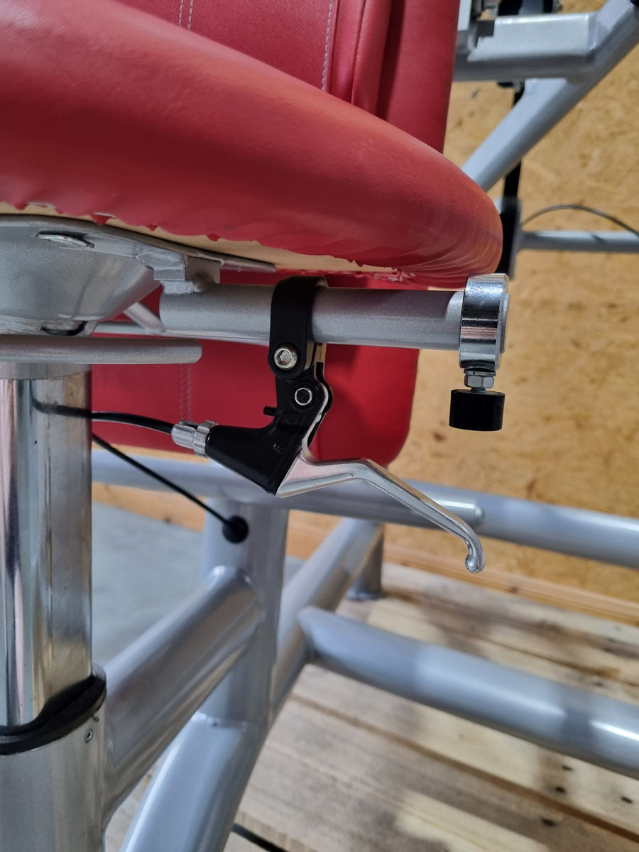 Proxomed Schulterblattfixator Stützstemme Kombi, Compass 530, Latzug und Dips 2 in 1 Kombigerät, MPG, Reha, Rahmenfarbe Silber, Polsterfarbe Rot, gebraucht - überholter Zustand