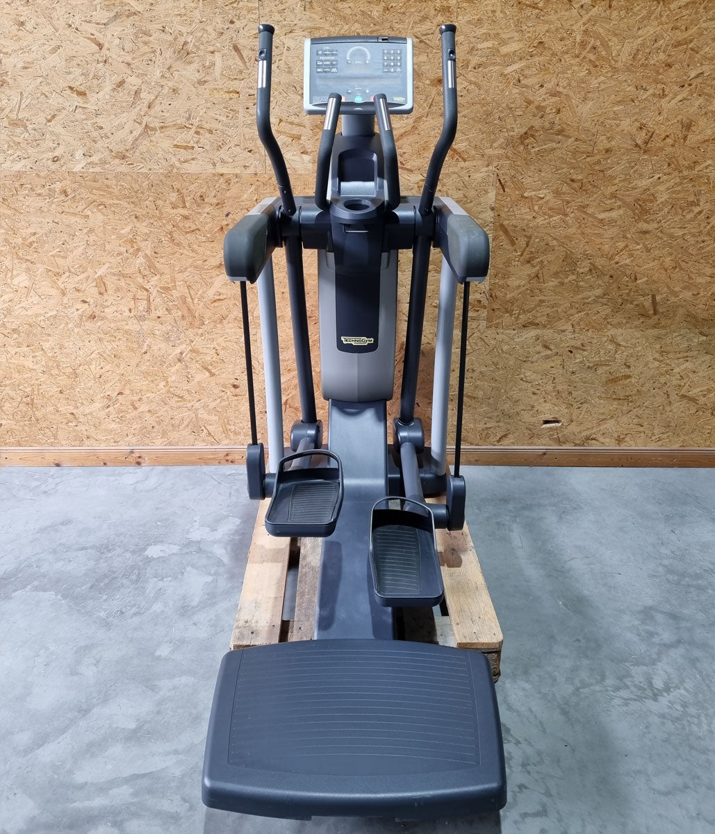Technogym Vario Crosstrainer Excite+ Line, LED Konsole, variable Schrittlänge Ellipsentrainer, gebraucht - überholter Zustand