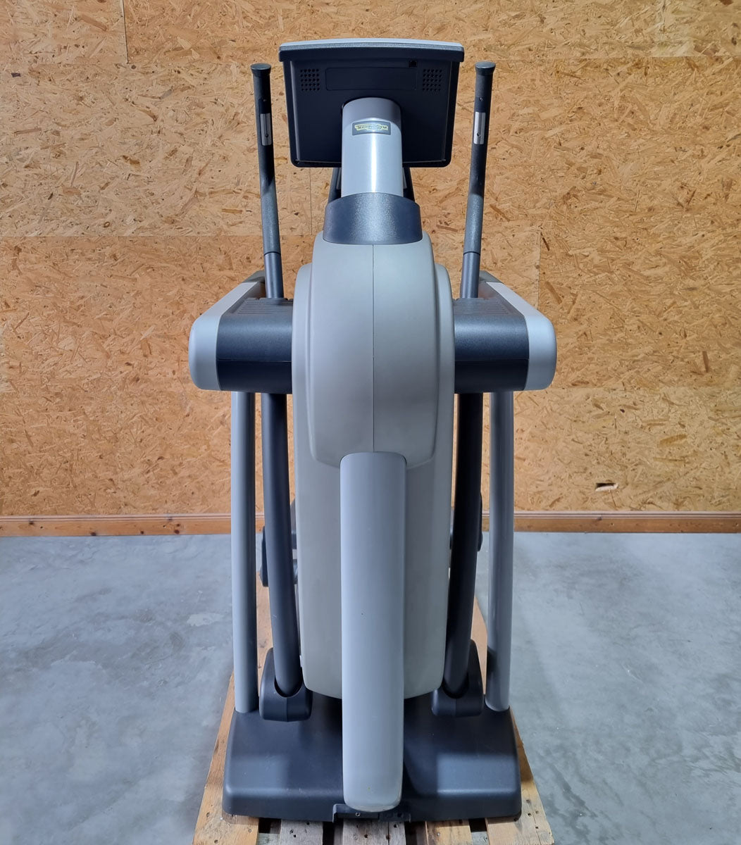 Technogym Vario Crosstrainer Excite+ Line, LED Konsole, variable Schrittlänge Ellipsentrainer, gebraucht - überholter Zustand