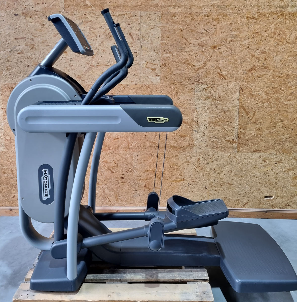 Technogym Vario Crosstrainer Excite+ Line, LED Konsole, variable Schrittlänge Ellipsentrainer, gebraucht - überholter Zustand