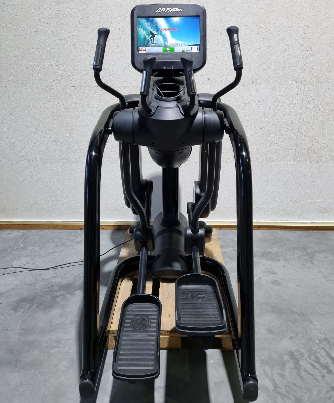 Life Fitness FlexStrider Trainer, Crosstrainer mit variabler Schrittlänge, Discover SE Touch Display Konsole, Elevation Series, gebraucht - überholter Zustand
