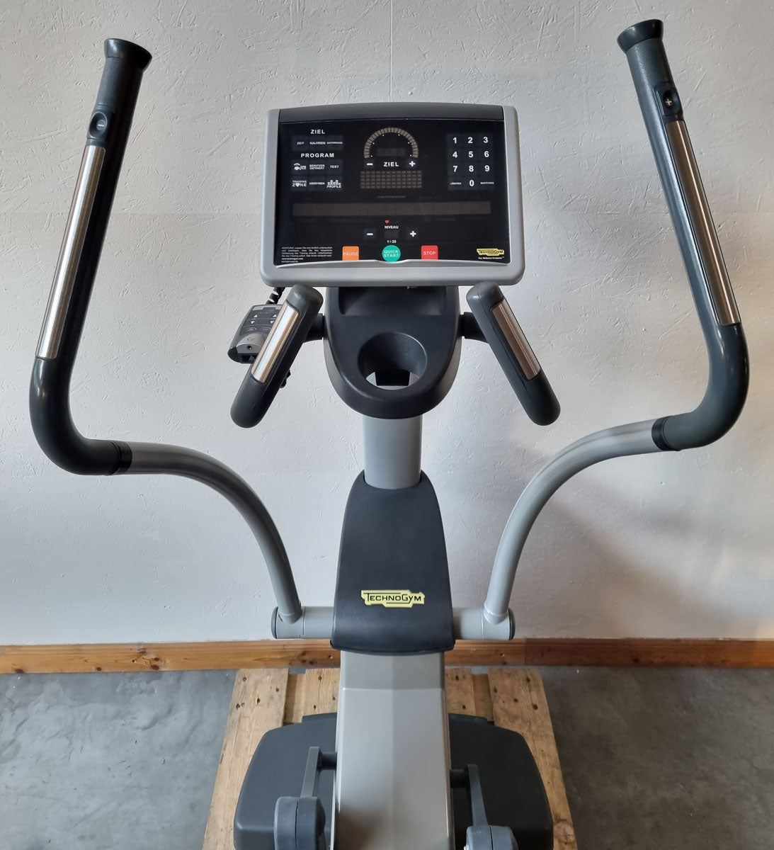 TechnoGym Crosstrainer Excite+ Line Syncro 700, LED Display, Silber/Grau, gebraucht - überholter Zustand