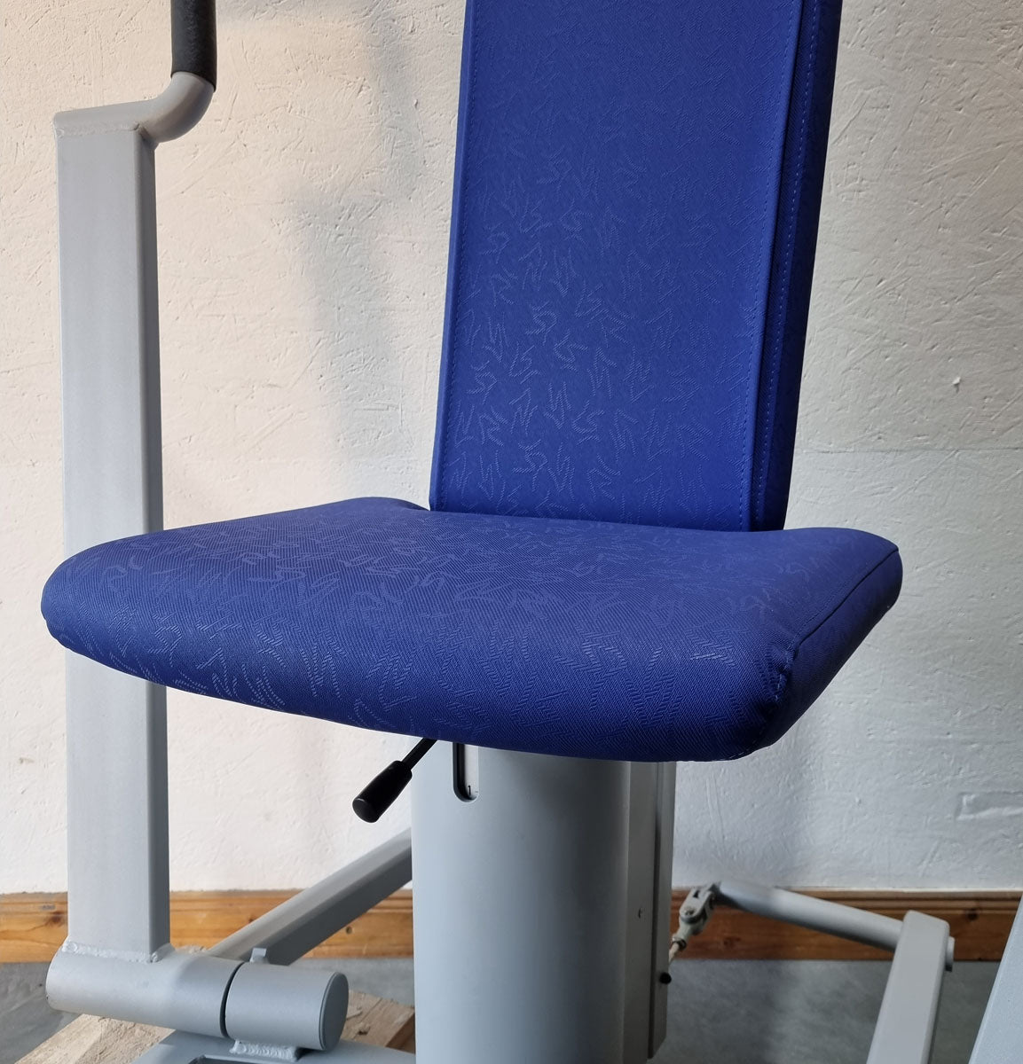 Frei Genius Eco Bankdrückmaschine, Brustpresse, Chestpress, MPG, Reha, Rahmenfarbe Silber, Polsterfarbe Blau, gebraucht - überholter Zustand