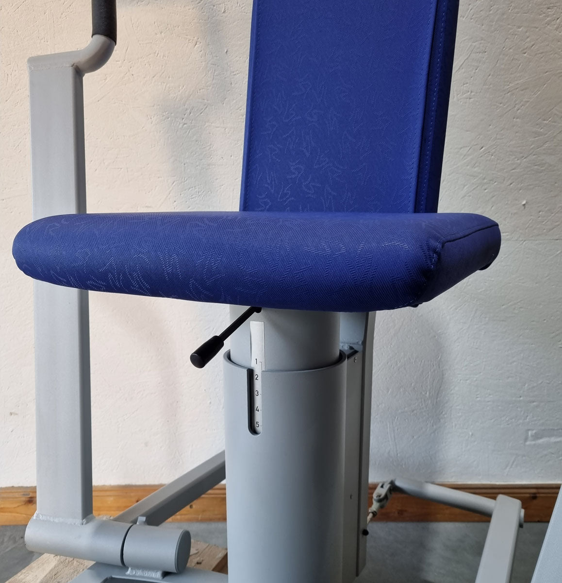 Frei Genius Eco Bankdrückmaschine, Brustpresse, Chestpress, MPG, Reha, Rahmenfarbe Silber, Polsterfarbe Blau, gebraucht - überholter Zustand