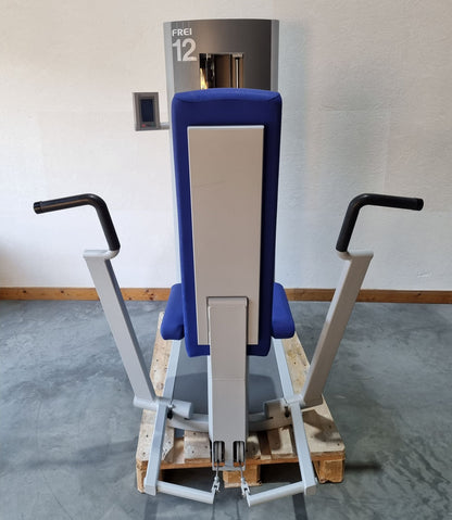 Frei Genius Eco Bankdrückmaschine, Brustpresse, Chestpress, MPG, Reha, Rahmenfarbe Silber, Polsterfarbe Blau, gebraucht - überholter Zustand