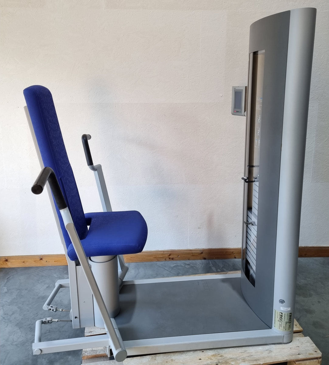 Frei Genius Eco Bankdrückmaschine, Brustpresse, Chestpress, MPG, Reha, Rahmenfarbe Silber, Polsterfarbe Blau, gebraucht - überholter Zustand