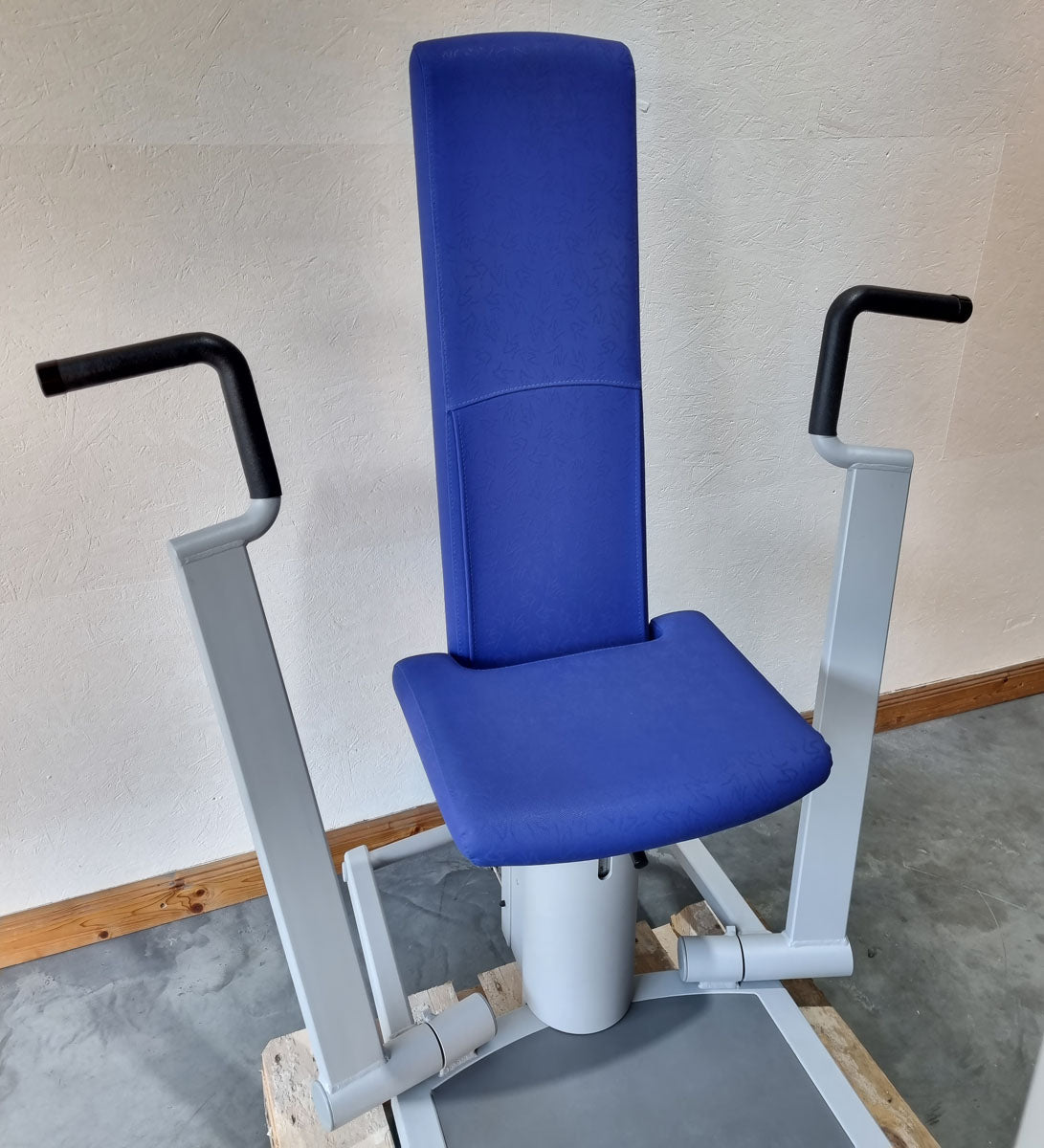 Frei Genius Eco Bankdrückmaschine, Brustpresse, Chestpress, MPG, Reha, Rahmenfarbe Silber, Polsterfarbe Blau, gebraucht - überholter Zustand
