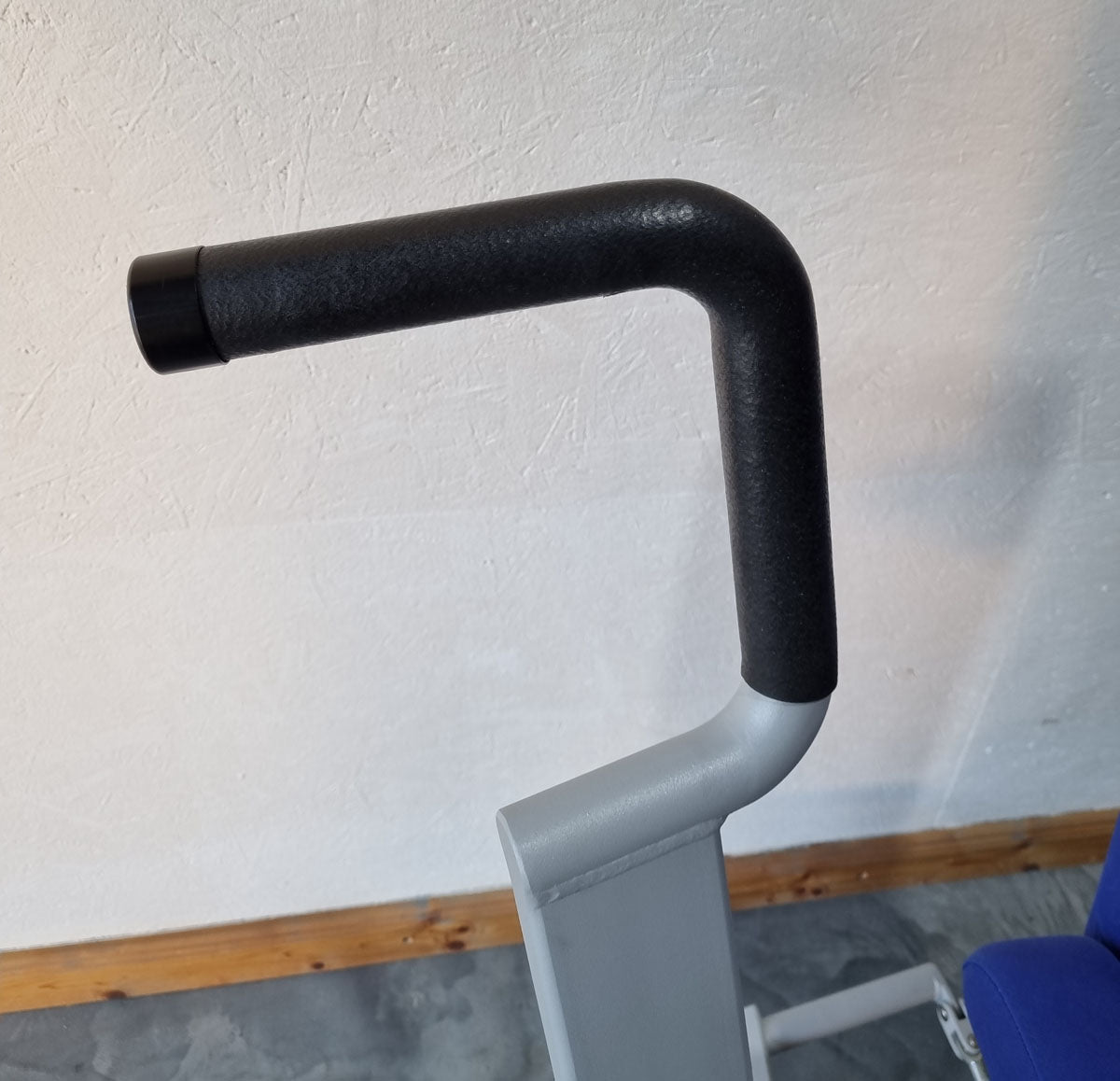 Frei Genius Eco Bankdrückmaschine, Brustpresse, Chestpress, MPG, Reha, Rahmenfarbe Silber, Polsterfarbe Blau, gebraucht - überholter Zustand