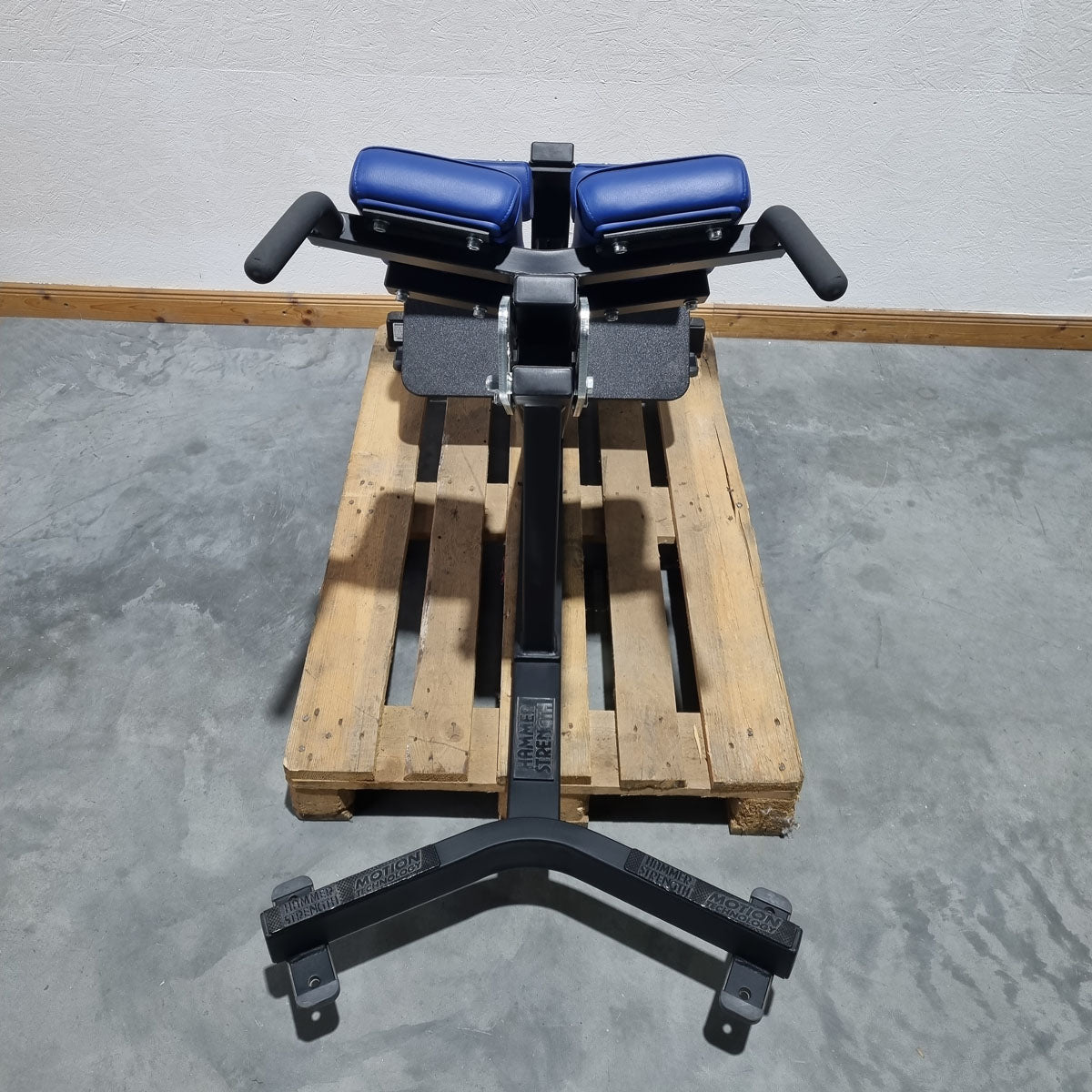 Hammer Strength Hyperextension 45° Rückenstreckerbank verstellbar, Back extension BW-BE, Rahmenfarbe Schwarz, Polsterfarbe Blau, gebraucht - überholter Zustand