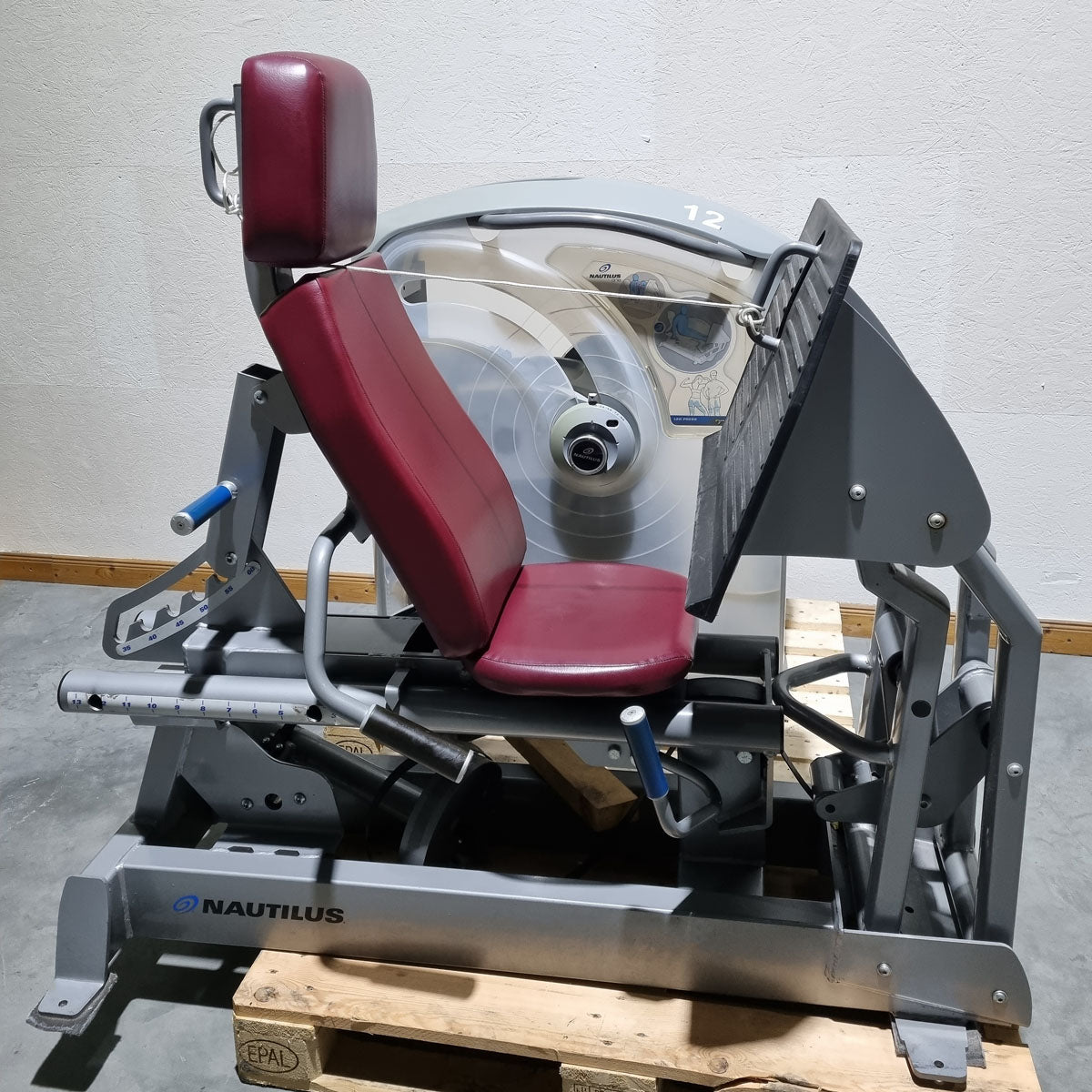 Nautilus One, 10 Kraftgeräte im Set, Nachfolger der legendären Nitro Fitness Serie, Silber, gebraucht - überholter Zustand